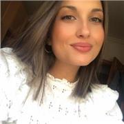 Profesora de apoyo escolar especializado en clases para niños y niñas de forma online