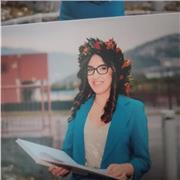 Insegnante di Matematica impartisce lezioni private a studenti di liceo e scuole professionali