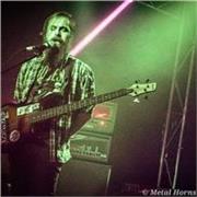 Clases de bajo y guitarra para principiantes, especializado en Metal con experiencia en bandas y nociones en producción musical