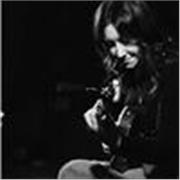 Impartisco lezioni di Chitarra. Titoli: Diploma chitarra classica, Laurea Triennale in chitarra Jazz, certificato lingua inglese