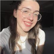 Profesora titulada en ESO y Bachillerato, dispuesta a empezar a enseñar a quienes lo necesiten.