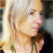 I am a highly experienced, passionate & successful yoga instructor and a qualified health & nutrition practitioner