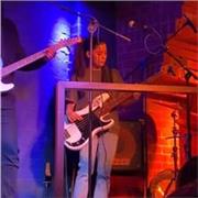 Musicóloga con más de 10 años de experiencia tocando ofrece clases particulares de lenguaje musical, bajo y/o guitarra