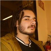 Profesor de artes con años de práctica y cualidades avanzadas para cualquier nivel