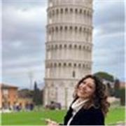 Laureanda alla facolta di lingue e letterature straniere impartisce lezione di lingua