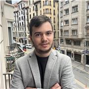 Profesor de guitarra cursando el grado superior en el Taller de Músics