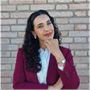 Profesora de Ciencias Sagradas imparte clases de lengua española