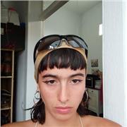 Titulada universitaria imparte clases de lengua castellana y literatura, historia e historia del arte a niños y niñas de todas las edades