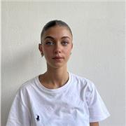 diplomata al liceo economico sociale, frequento il secondo anno di scienze politiche all’università