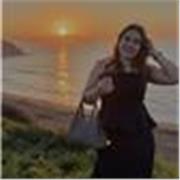 Profesora que imparte clases de inglés a niños y niñas hasta la E.S.O