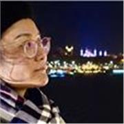 Ich bin chinesische Muttersprachlerin, lebe seit vielen Jahren in Deutschland und habe durch das Erlernen von Deutsch und Englisch