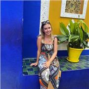 étudiante qui propose de l’aide pour les élèves de la primaire à la fin du collège