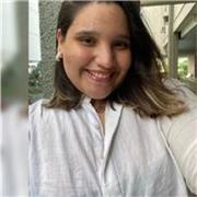 Professora graduada pela UERJ e Pós-graduada pela Veiga de Almeida com foco em atuação infantil