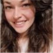 Mi chiamo Alice, sono un insegnante di danza classica. Ho studiato al Teatro Alla Scala e alla scuola del Balletto di Toscana
