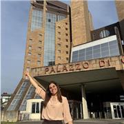 Dottoranda di ricerca con passione per l’insegnamento che ti guiderà nell’apprendimento del diritto, con metodo e serenità