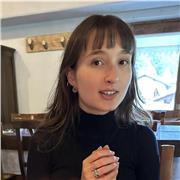 Laureata in Culture e Letterature del mondo moderno, madrelingua francese, parlo anche inglese e spagnolo, ho studiato anche latin