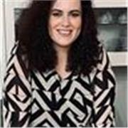 Ragazza Diplomata impartisce lezioni per materie fino al secondo anno di scuola superiore