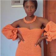cours de tricot à la main avec un crochet