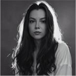 Alexandra De La Vega