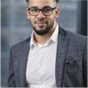 Trilingual tutor fluent in Spanish, English, and Catalan helping students improve confidence in speaking and grammar.