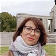 Profesora apta para todas las edades y niveles.