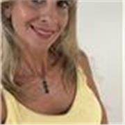 Profesora de lengua imparte clases particulares a niños de primaria