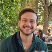 Professeur d’anglais langue maternelle, offrant un enseignement dynamique et personnalisé pour réussir académiquement