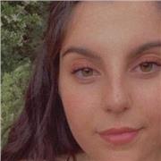 studentessa universitaria disponibile per l'aiuto compiti in tutte le materie per ragazzi di medie e superiori
