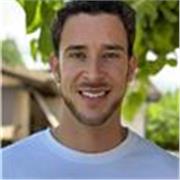 Me defino como una persona alegre, muy motivada y con una gran capacidad para adaptarse a diferentes tareas, grupos de trabajo y personas. Por lo tanto, en función del nivel del alumno o de su capacidad de aprendizaje se podría adaptar el ritmo general de