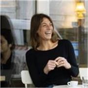 Passionnée par l’éducation, je propose des cours de soutien scolaire pour élèves de primaire à domicile ou en ligne