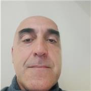 Soy un profesor de idiomas que no solo enseño para pasar el examen sino para que aprendas a hablar