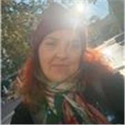 Soy una profesora entusiasta, creativa y dedicada a que mis alumnos disfruten aprendiendo español.