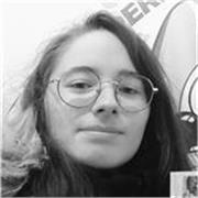 Jeune étudiante qui cherche à aider ceux qui veulent apprendre l'anglais de façon ludique