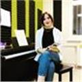 Her yaş grubuna piyano, gitar, keman ve şan dersleri veriyorum