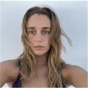 Bailarina graduada en el conservatorio superior en coreografía e interpretación en Barcelona y monitora de ocio y tiempo libre 