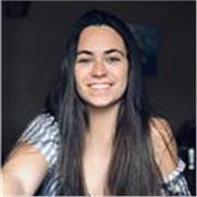 Joven con ganas de hacer aprender a los más pequeños, pasando un rato agradable.