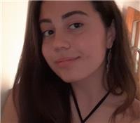 Soy una chica de 16 años que imparte clases particulares de inglés. tengo una media de 10 en primero de bachillerato y el c1 o cae en el idioma. puedo hacer clases online
