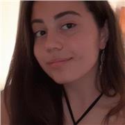 Soy una chica de 16 años que imparte clases particulares de inglés. Tengo una media de 10 en primero de bachillerato y el C1 o CAE en el idioma. Puedo hacer clases online