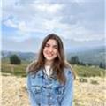 Sabırlı, anlaşılır ve destekleyici bir öğretmenim; ortaokul ve lise öğrencilerine yönelik matematik dersi veriyorum.