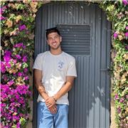 Soy una persona joven y alegre, acabando la carrera de educación primaria y he trabajado con niños en diferentes ocasiones