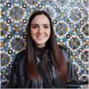 Insegnante di italiano offre lezioni su misura per studenti e professionisti, approccio pratico e flessibile online