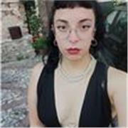 Aiuto compiti alle elementari e medie in tutte le materie. Invece alle superiori: psicologia, italiano, filosofia, storia dell'arte, storia