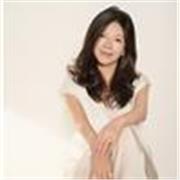 I am a qualified therapeutic counsellor and an executive coach in training. I speak English and Mandarin. 