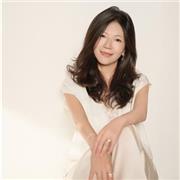 I am a qualified therapeutic counsellor and an executive coach in training. I speak English and Mandarin.