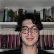 Tutor di inglese disponibile per aiuto compiti, preparazione verifiche e recupero debiti scolastici.