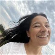 Amo la yoga stretshing dar clases me encanta la idea de compartir la buena vida con los demás el positivismo