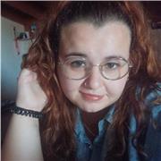 Studentessa universitaria impartisce lezioni di italiano e letteratura italiana per alunni di scuola media e scuola superiore