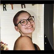 Englisch Tutorin, die jeder Altersklasse unterrichten und unterstützen möchte