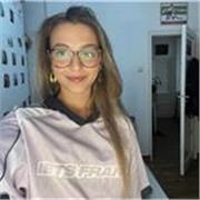 Profesora de apoyo escolar especializada en matemáticas. Matrícula de honor en bachillerato y mates cursadas en la universidad