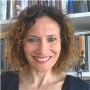 Si vous voulez apprendre l'italien ou l'anglais, je peux vous aider à acquérir les bases ou à vous perfectionner dans l'écriture, l'expression orale et la compréhension